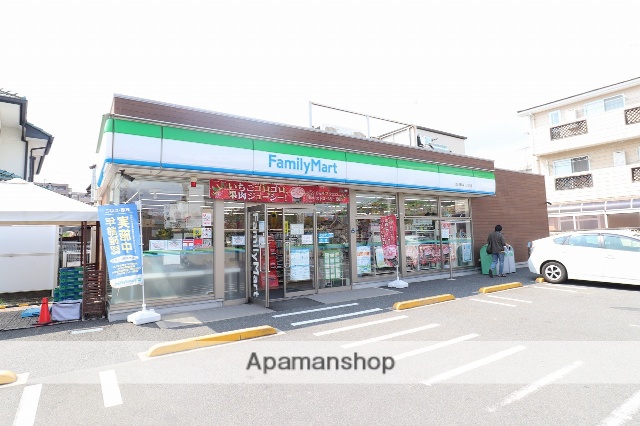コンビニ　ファミリーマート（コンビニ）まで550m
