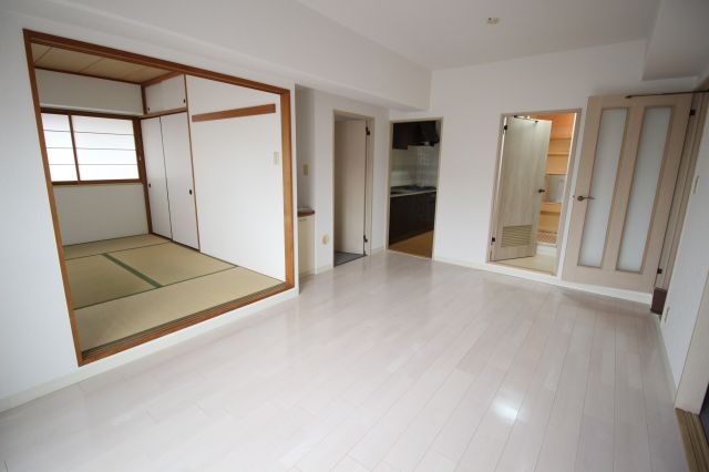 居室・リビング　退去前に付き、前回募集時の写真