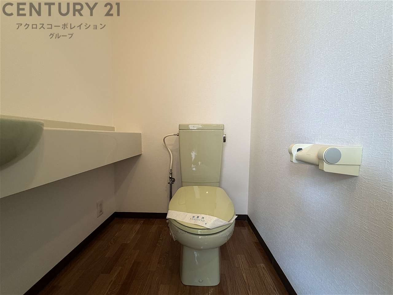 トイレ　トイレ内に手洗い用の洗面台あり