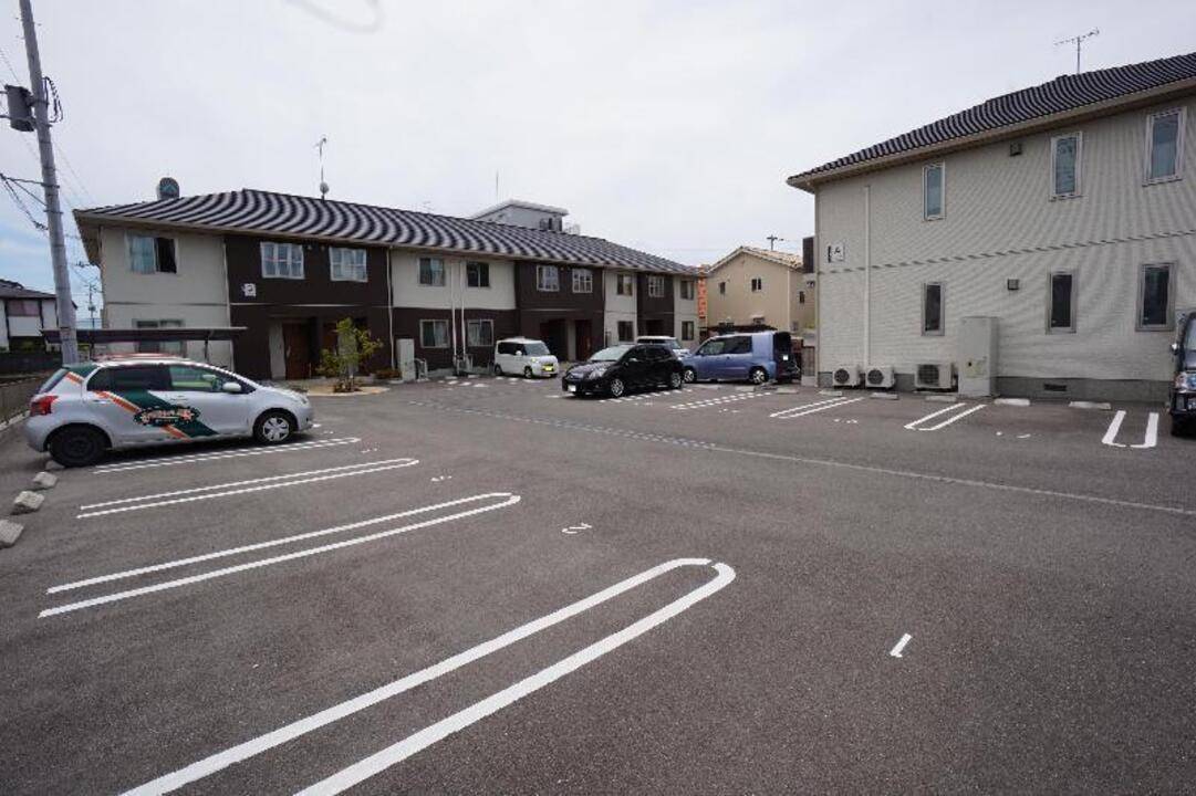 駐車場　駐車場