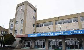 中学校　秋田市立秋田西中学校（中学校）まで418m
