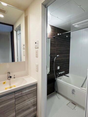 バス・シャワールーム　※別部屋参考写真