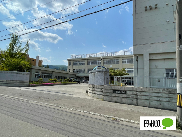 中学校　札幌市立手稲東中学校（中学校）まで787m
