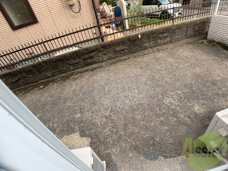 バルコニー　バルコニーはありませんが何かあったらすぐに外に出れますよー。