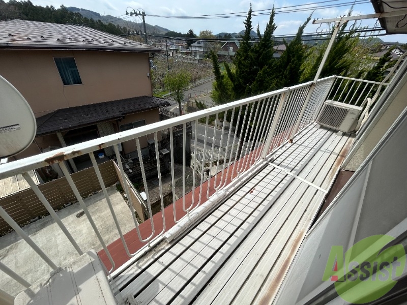バルコニー　バルコニーは洗濯物がはかどりそうな広さがありますよ。