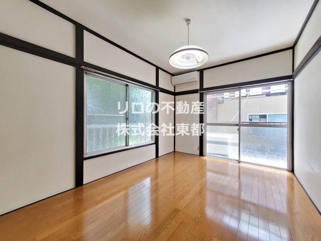 居室・リビング　２階角部屋２面採光の明るいお部屋です♪