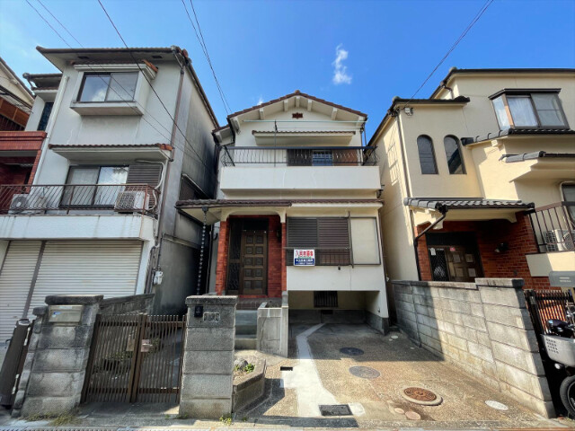 建物外観　改装されたお家です