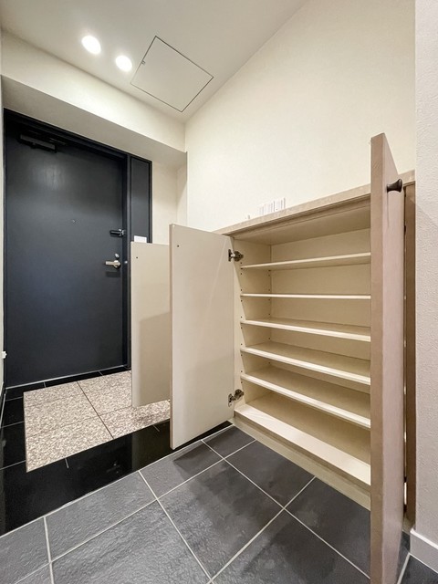 玄関　※写真は同タイプ住戸です。