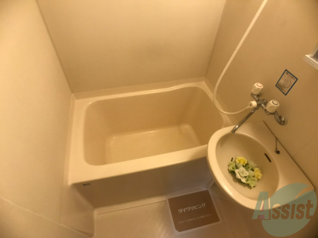 バス・シャワールーム　疲れた日は湯船に浸かって疲れを取ってください。