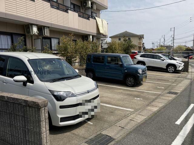 駐車場　駐車場