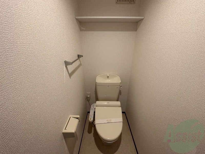 トイレ　温水洗浄便座付きのトイレは、使用しやすくうれしいですね。