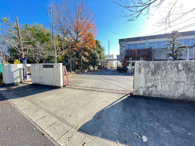 小学校　小牧市立本庄小学校（小学校）まで532m