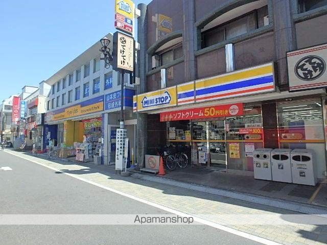 コンビニ　ファミリーマート（コンビニ）まで272m