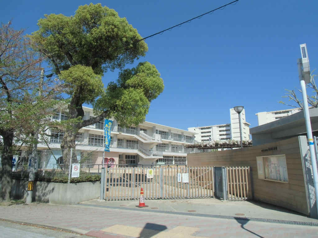 小学校　【北九州市立花尾小学校】（小学校）まで67m