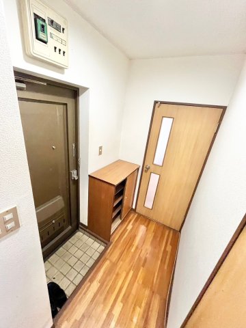 玄関　※同号室別部屋参考写真です。