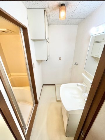洗面設備　※同号室別部屋参考写真です。