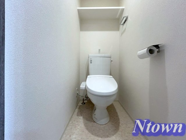 トイレ　落ち着いた色調のトイレです
