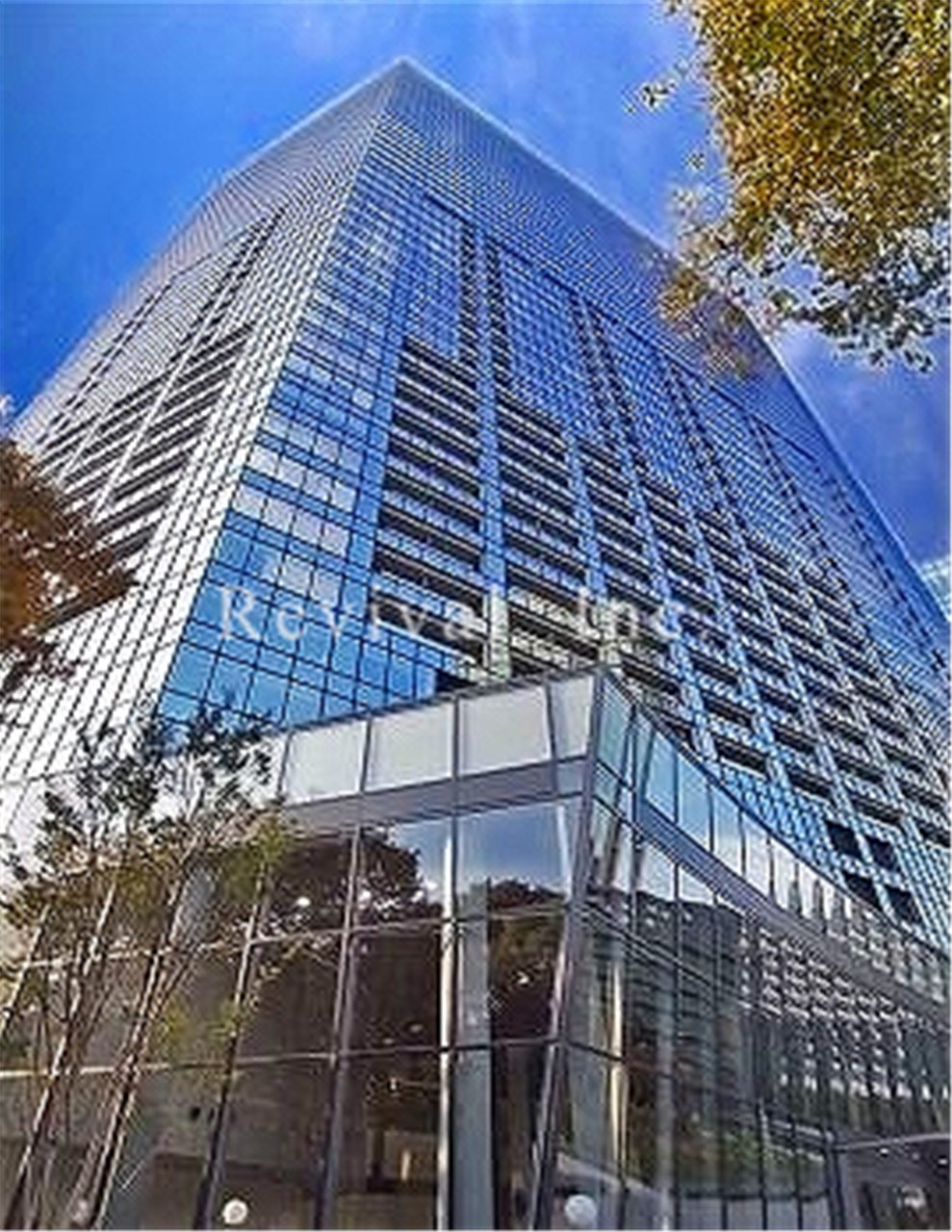 建物外観　西新宿のシンボル、ラ・トゥールでございます