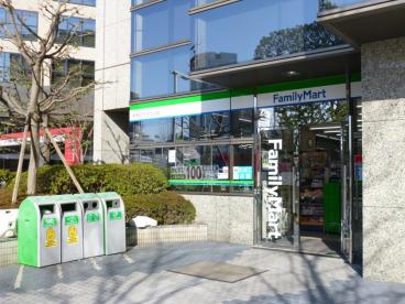 コンビニ　ファミリーマート新宿アイタウン店（コンビニ）まで201m