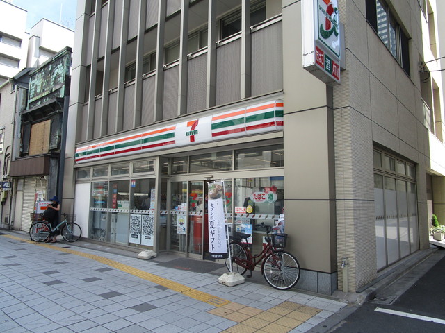 コンビニ　セブンイレブン（コンビニ）まで154m