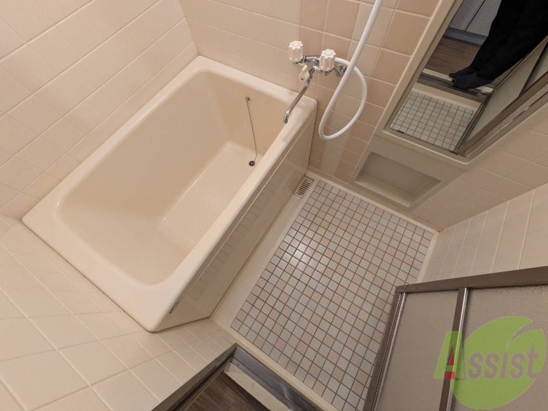 バス・シャワールーム　お風呂はトイレと別でのんびり入りたくなりますね。