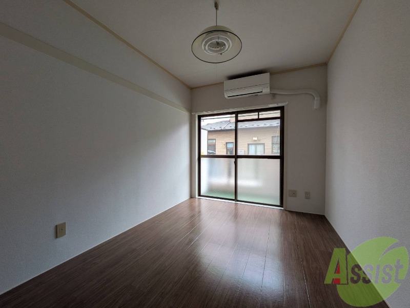 居室・リビング　お部屋は広さがあってゆったり生活できそうです。