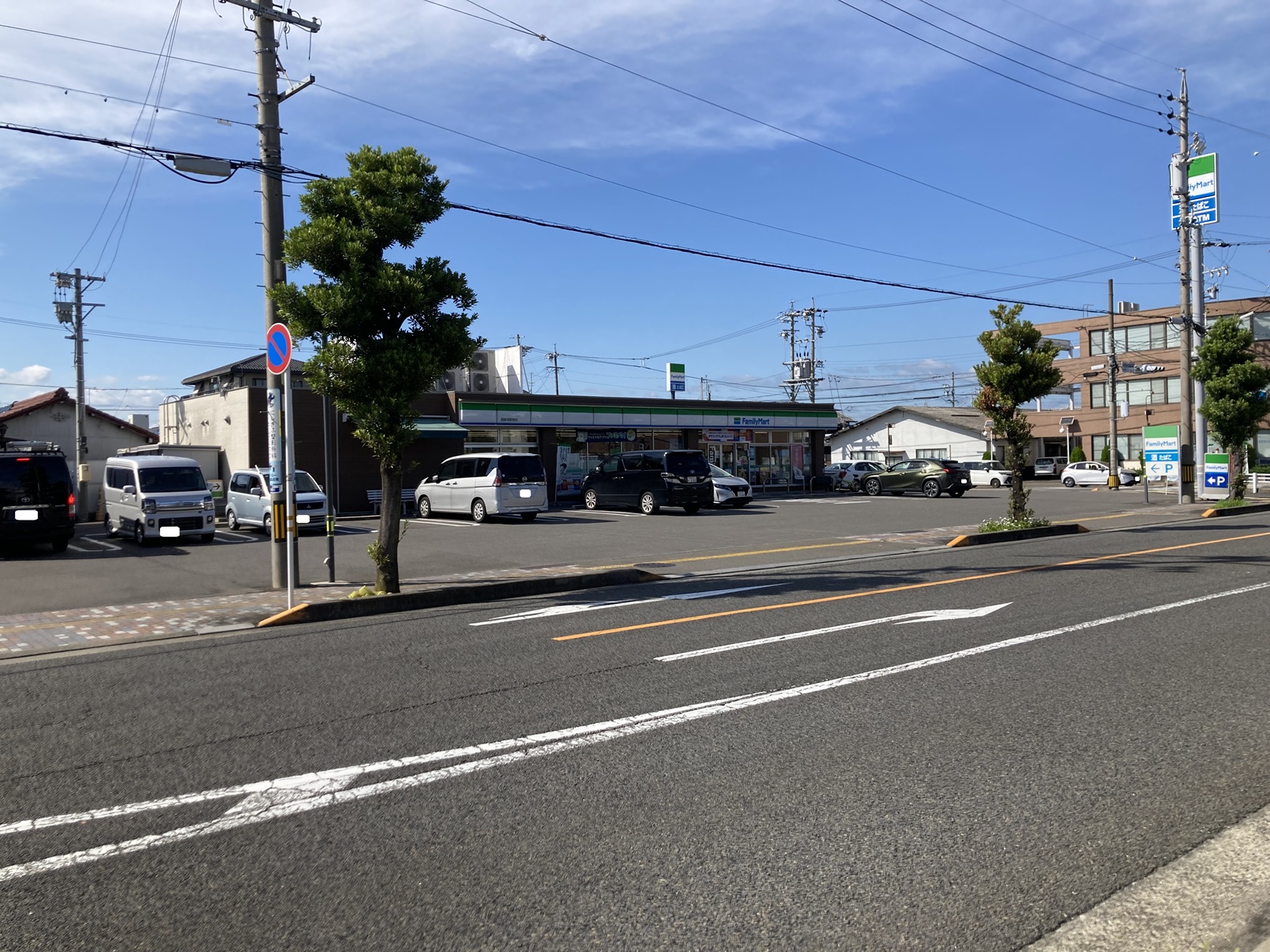 コンビニ　ファミリーマート西岐阜駅南店（コンビニ）まで818m