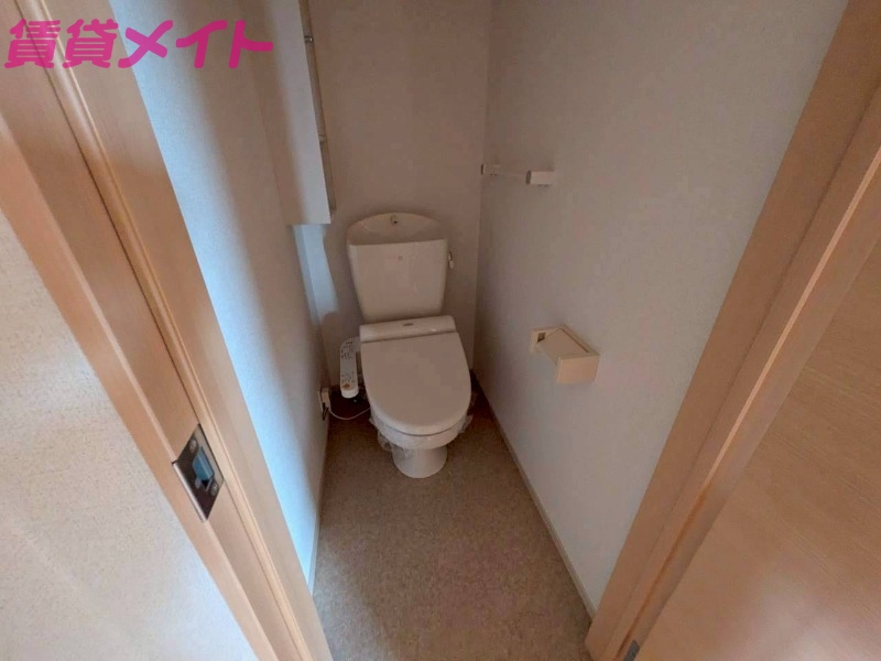 トイレ　同物件別部屋のお写真です。