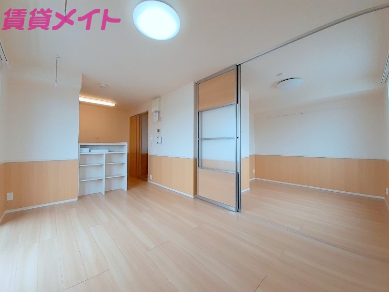 居室・リビング　同物件別部屋のお写真です。