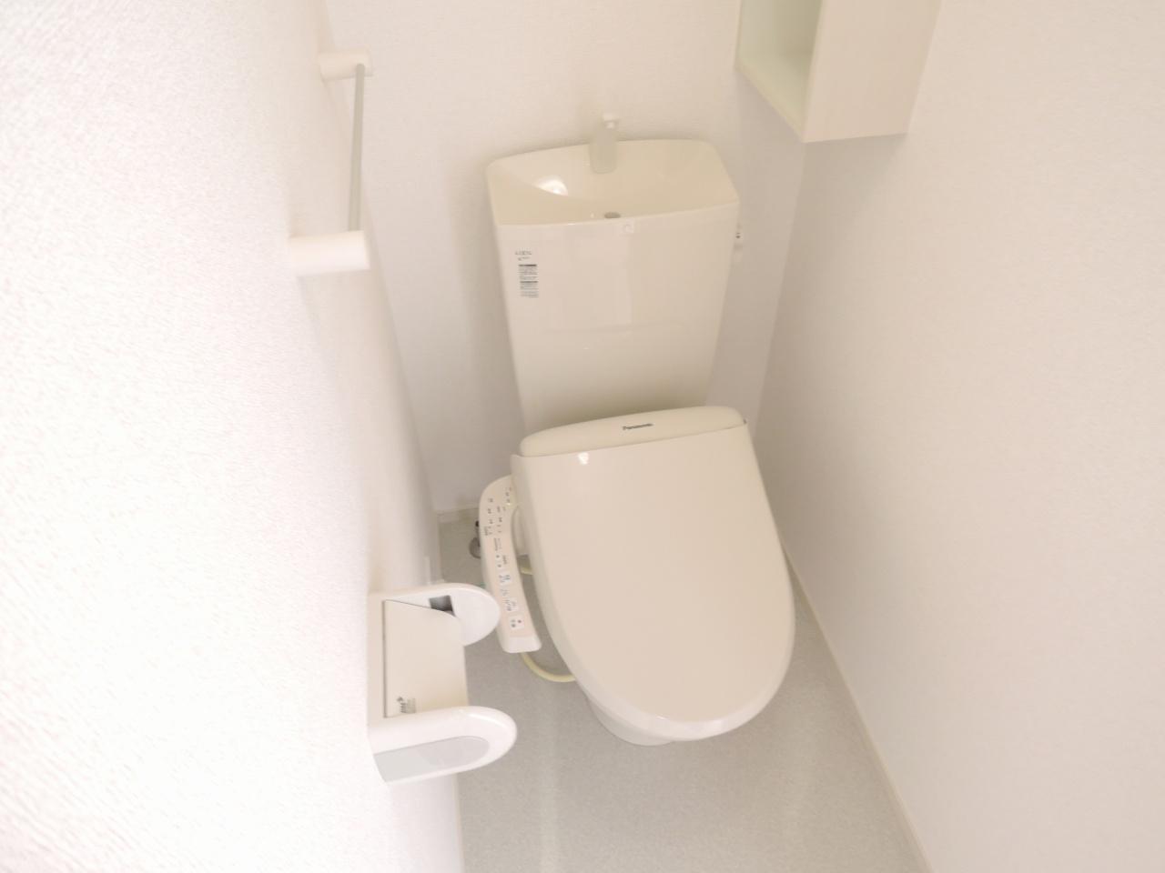 トイレ　温水洗浄暖房便座付トイレ