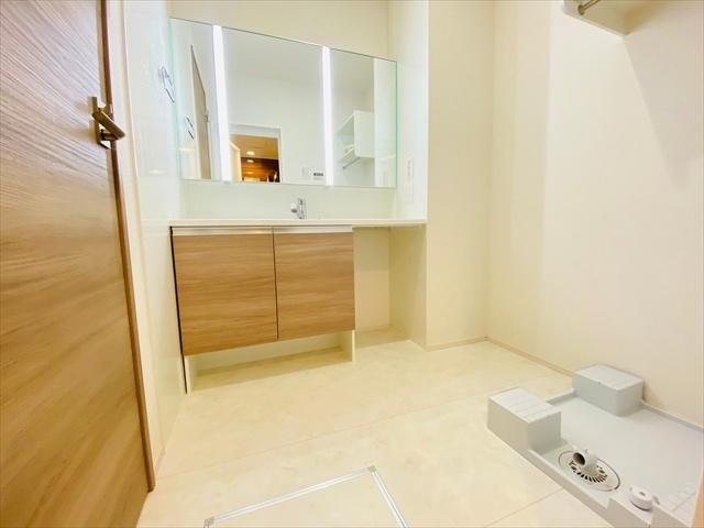 洗面設備　同一建物内２０３号室内装写真転載