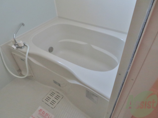 バス・シャワールーム　追い焚き機能が付いているのでいつでも温かいお風呂に入れますよ