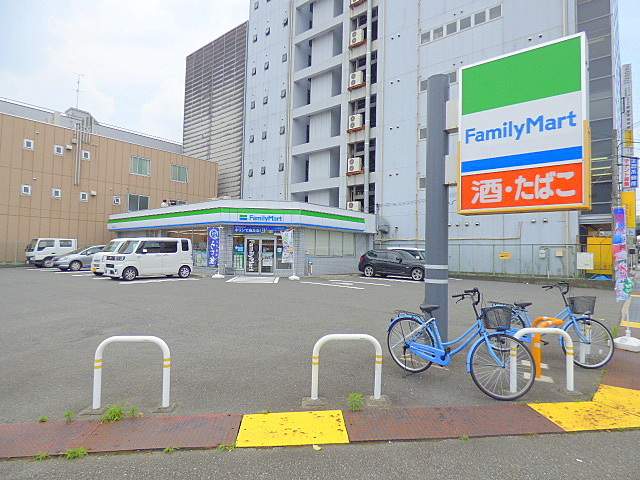 コンビニ　ファミリーマート（コンビニ）まで1459m