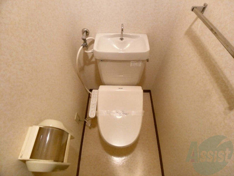 トイレ　シャワートイレになっているので快適です！