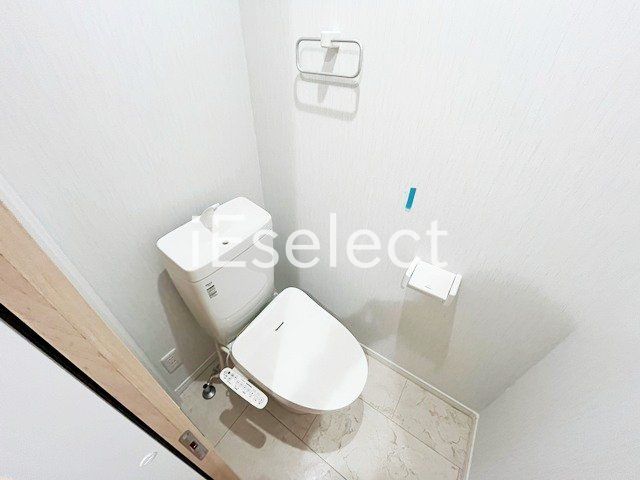トイレ　温水洗浄便座付きのトイレ