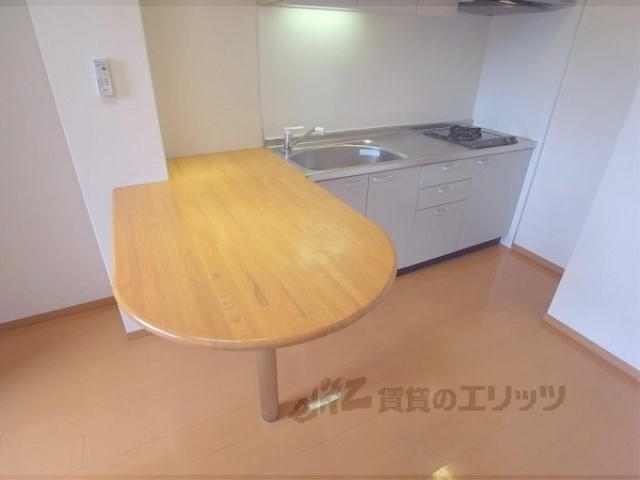キッチン　カウンターテーブル付