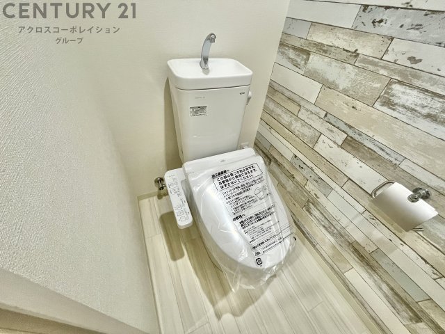 トイレ　温水洗浄便座付きのトイレです♪