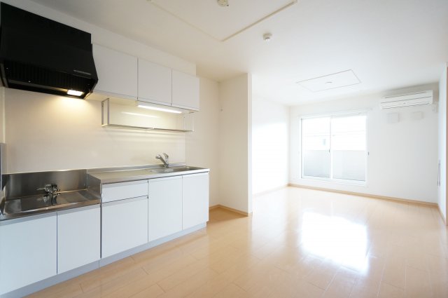 居室・リビング　※反転タイプの写真です。(※写真は中部屋です。)