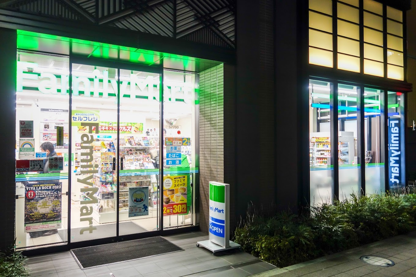 コンビニ　ファミリーマート東日本橋三丁目店（コンビニ）まで168m