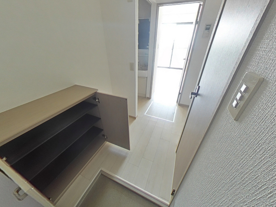 玄関　※別部屋の写真です