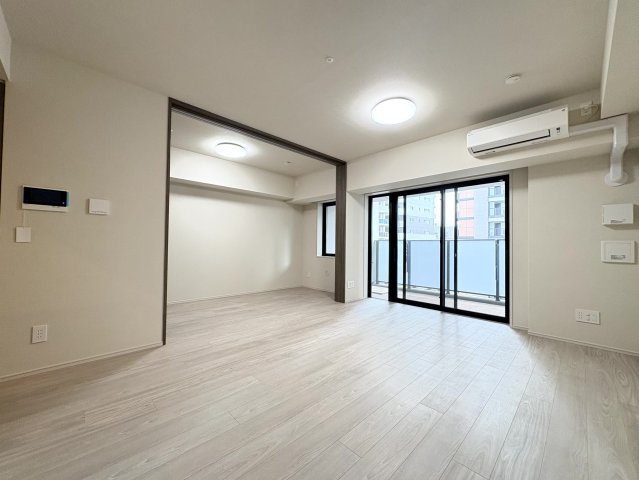 居室・リビング　約１０．６帖のリビングスペースです。こちらで家族団らんのお食