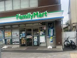 コンビニ　ファミリーマート麻布運動場前店（コンビニ）まで383m