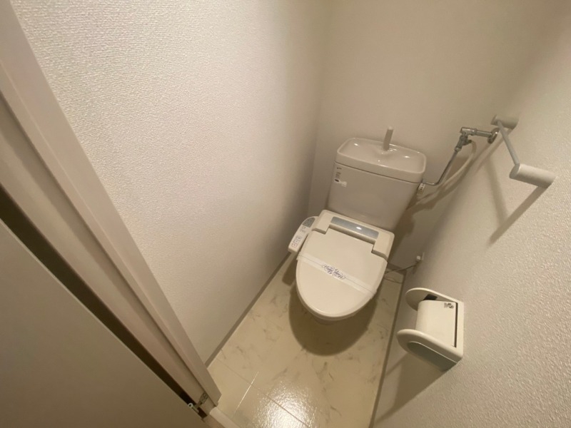 トイレ　ウォシュレット機能がついたトイレ。安心して使用できますね。