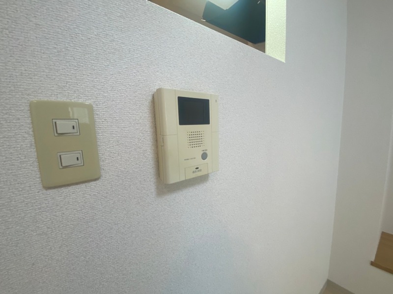 セキュリティ　ＴＶモニター付インターホンです。来客者の顔が見えるので安心！