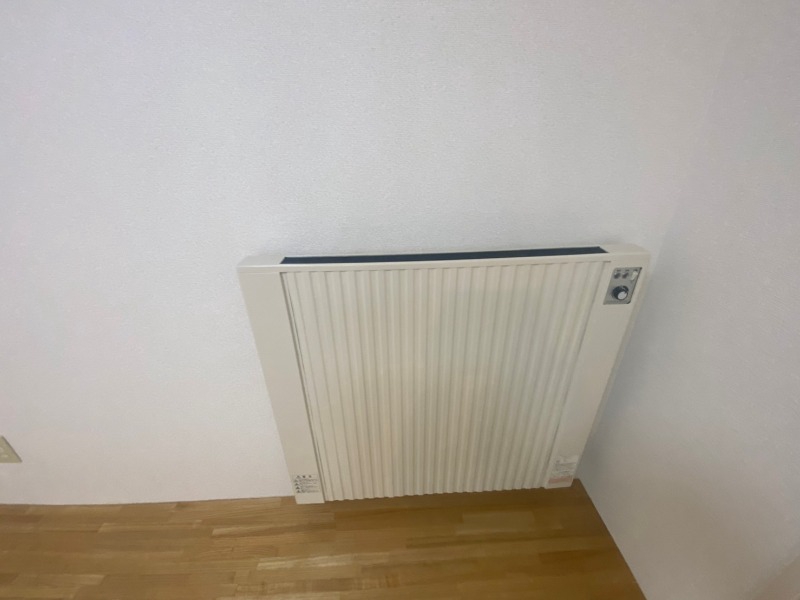 その他設備　電気暖房です。冬場の寒い日でも安心ですね～