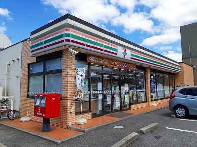 コンビニ　セブンイレブン（コンビニ）まで650m