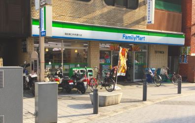コンビニ　ファミリーマート蒲田東口中央通り店（コンビニ）まで98m