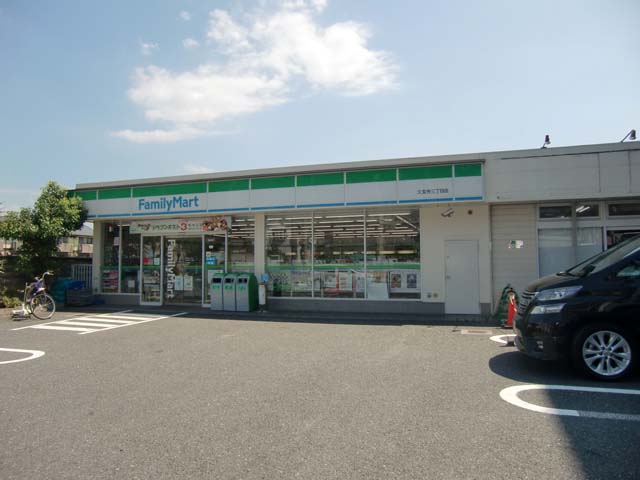 コンビニ　ファミリーマート JR久宝寺駅北店（コンビニ）まで304m