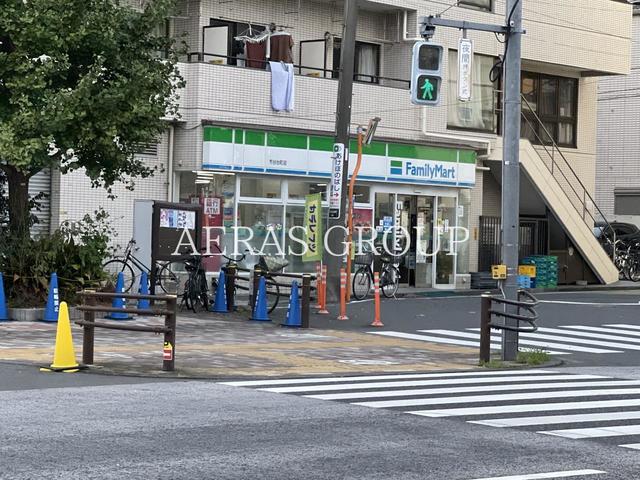 コンビニ　ファミリーマート 市谷台町店（コンビニ）まで104m