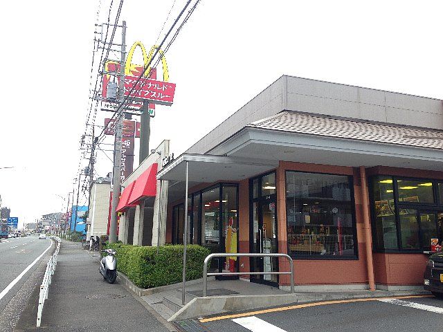 飲食店　マクドナルド ２４６梶ヶ谷店（飲食店）まで714m